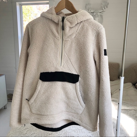 The North Face Jackets & Blazers - The north face campshire hoodie